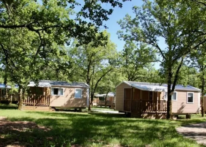 Chalet 3 Etoiles - Piscine - Eeebae Kamp alanı