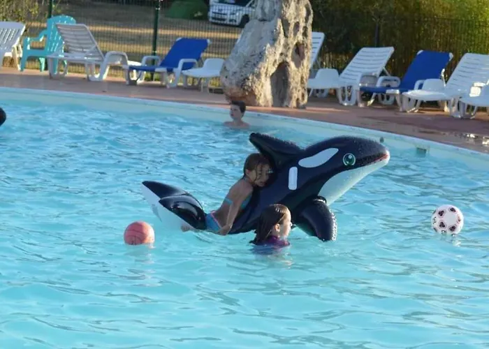 Chalet 3 Etoiles - Piscine - Eeebae Kamp alanı