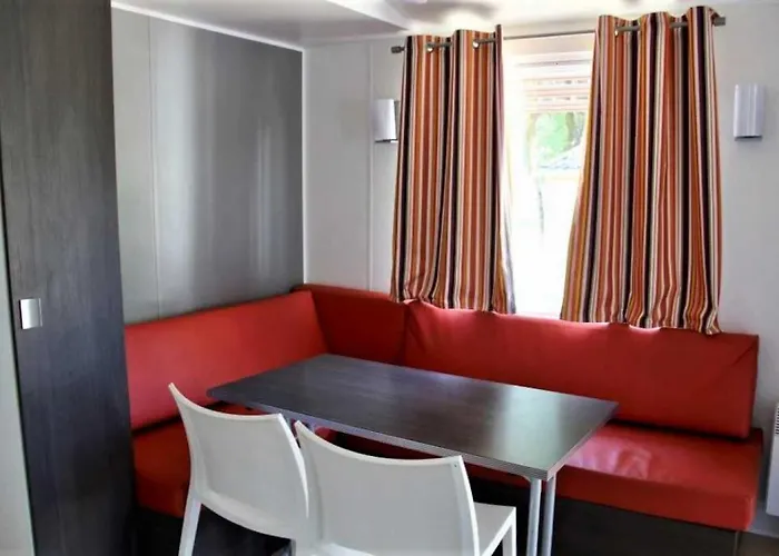 Chalet 3 Etoiles - Piscine - Eeebae Kamp alanı